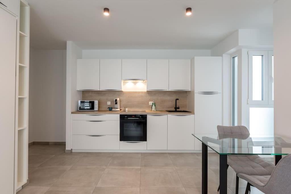 Superbe Appartement Avec Parking マルメディ エクステリア 写真