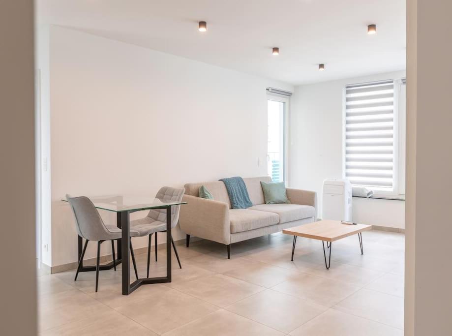 Superbe Appartement Avec Parking マルメディ エクステリア 写真